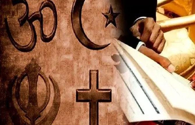 झारखंड: गढ़वा में फिर से धर्मांतरण का प्रयास, 12 लोग हिरासत में, 20 पेटी धार्मिक पुस्तक जब्त