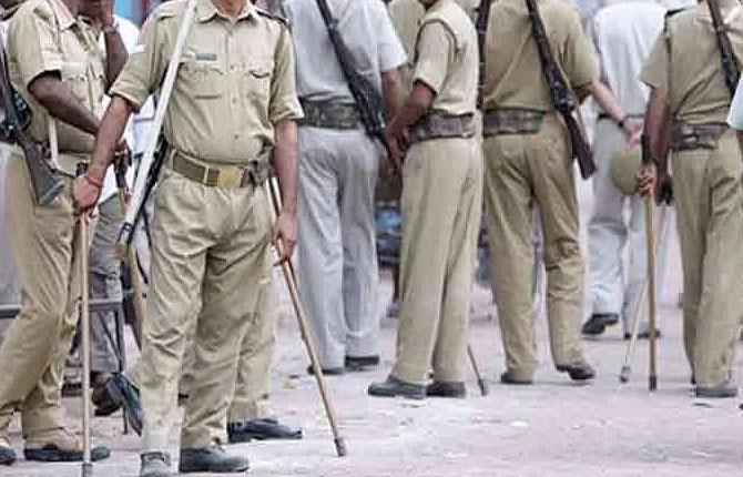 झारखंड: पुलिस टीम पर ग्रामीणों ने किया हमला, थाना प्रभारी समेत तीन पुलिसकर्मी घायल, हिरासत में छह लोग 