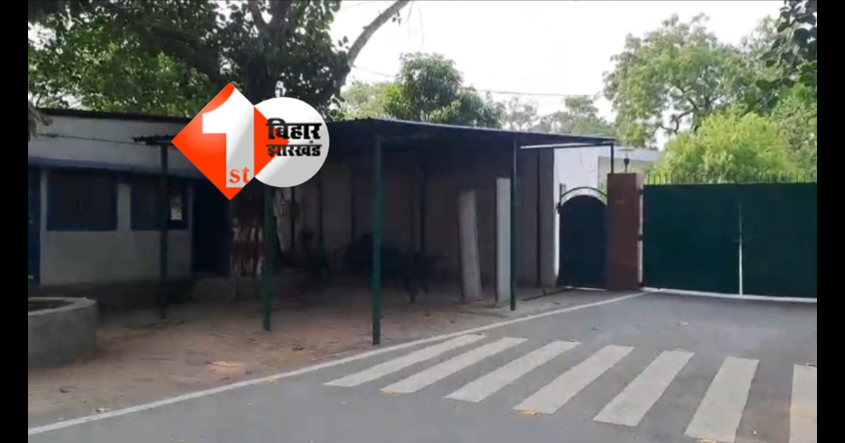 अब सिक्योरिटी पॉलिटिक्स: राबड़ी आवास से हटे सारे पुलिसवाले, गेट पर नहीं दिख रहे एक भी सुरक्षाकर्मी