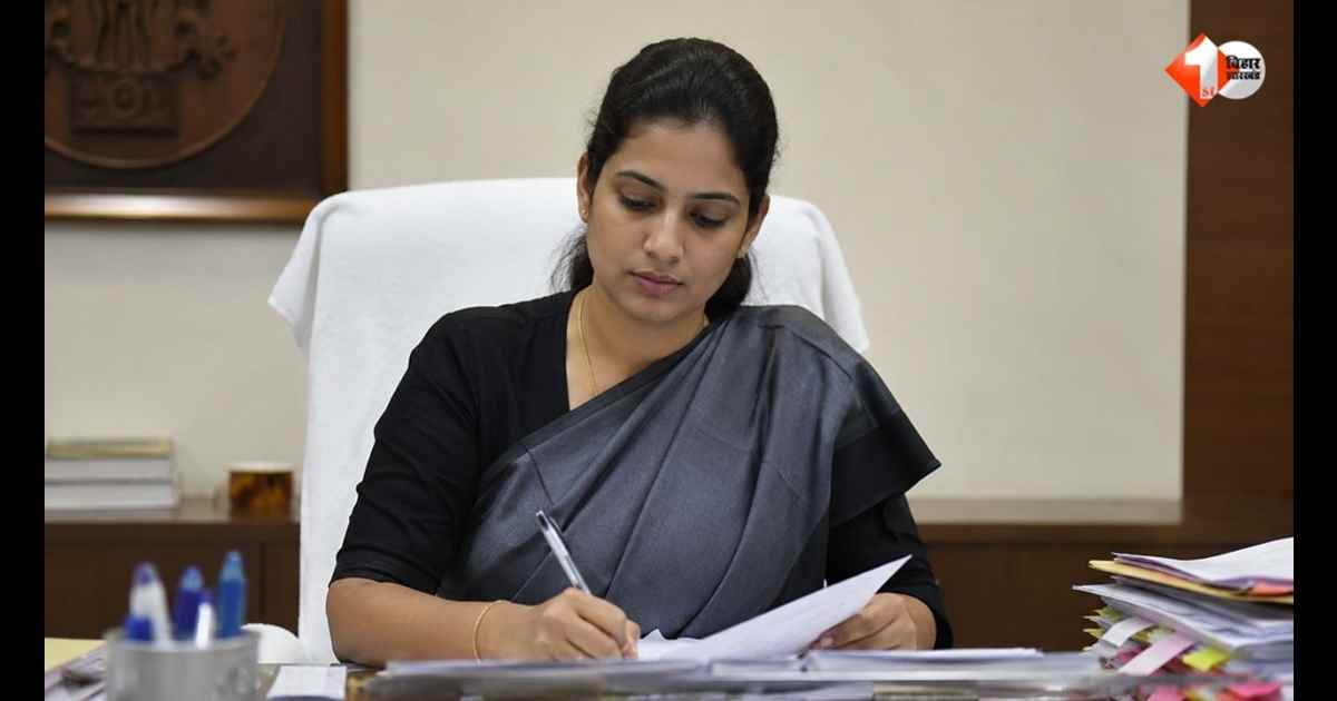 Bihar News, Patna City DCLR, Abhilasha Sinha, Bribery Case Bihar, Revenue and Land Reforms Department, Bihar Administrative Service, DCLR Suspension, Patna Corruption News, Dilip Jaiswal, Bihar Govern