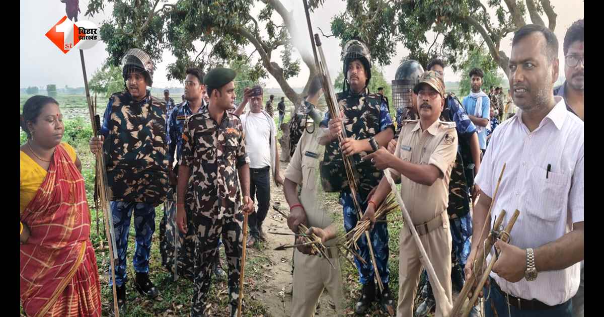 अतिक्रमण हटाने पहुंची पुलिस टीम पर तीर-धनुष से हमला, चौकीदार के गर्दन में लगा तीर; 7 गिरफ्तार