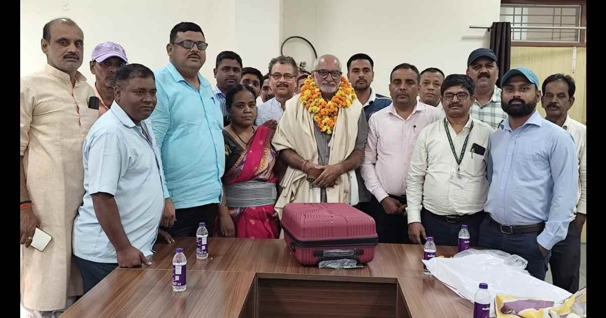 Bihar Sports Department, Kiran Kumar Jha Retirement, Patna Sports Office, Bihar Sports News, District Sports Officer Patna, Sports Department Bihar, Kiran Kumar Jha Farewell, Bihar Government Employee