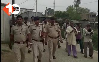 बेगूसराय मुखिया हत्याकांड: नामजद आरोपी के खिलाफ पुलिस का एक्शन, बैंड बाजे के साथ चस्पा किया इश्तेहार