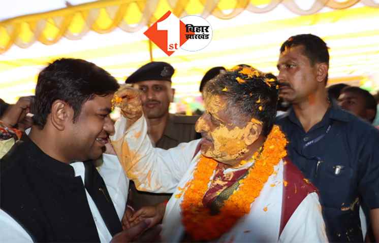 होली मिलन समारोह में शामिल हुए मुकेश सहनी, बोले- एकजुट होकर बिहार को आगे बढ़ाएंगे