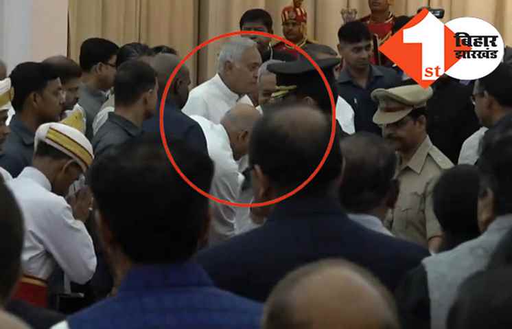 तेजस्वी फंसे तो पस्त हुए बिहार के बड़बोले शिक्षा मंत्री? सार्वजनिक तौर पर छुए नीतीश के पैर, रामचरित मानस विवाद में भरी कैबिनेट में की थी बहस