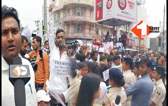 सरकार के खिलाफ शिक्षक अभ्यर्थियों का हल्लाबोल, पटना की सड़कों पर उतरे हजारों अभ्यर्थी