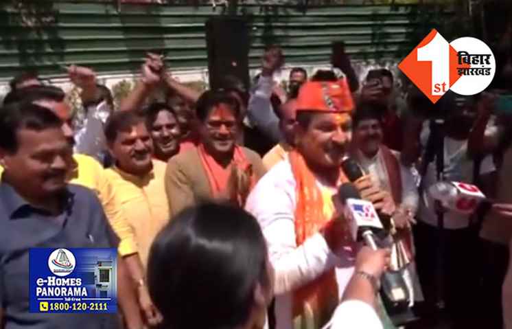 'कोई खेले रेल में, कोई खेले जेल में..केजरीवाल की गिरफ्तारी पर मनोज तिवारी ने होली के गीतों के जरिये कसा तंज