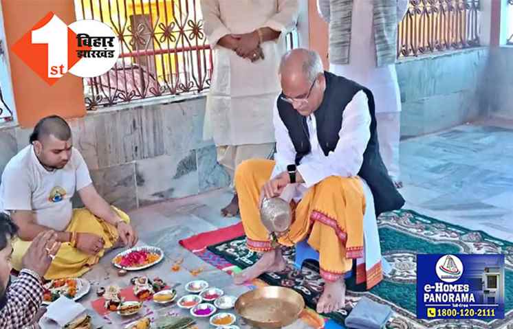 छत्तीसगढ़ के पूर्व CM भूपेश बघेल ने गया में पूर्वजों को किया पिंडदान, पत्नी संग महाबोधि मंदिर का भी किया दर्शन