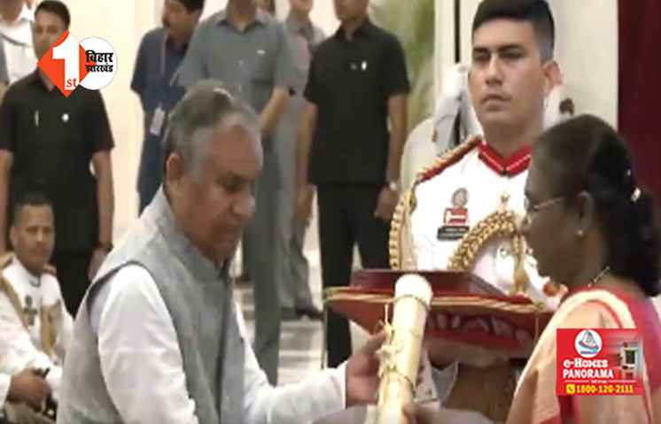 कर्पूरी ठाकुर समेत 5 विभूतियों को भारत रत्न, राष्ट्रपति भवन के समारोह में CM नीतीश भी रहे मौजूद 
