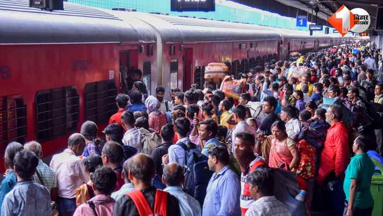 होली, Holi, बिहार, Bihar, टाटानगर, Tatanagar, ट्रेनों में भीड़, Train Crowd, बस स्टैंड, Bus Stand, कन्फर्म टिकट, Confirm Ticket, वेटिंग लिस्ट, Waiting List, जनरल डिब्बा, General Coach, यात्री परेशानी,