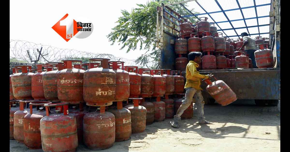 Bihar gas crisis : बिहार में गैस सिलेंडर को लेकर भटक रहे लोग, केवाईसी नियम ने बढ़ाई जनता की परेशानी; सुबह से ही गैस एजेंसियों के बाहर लंबी लाइन