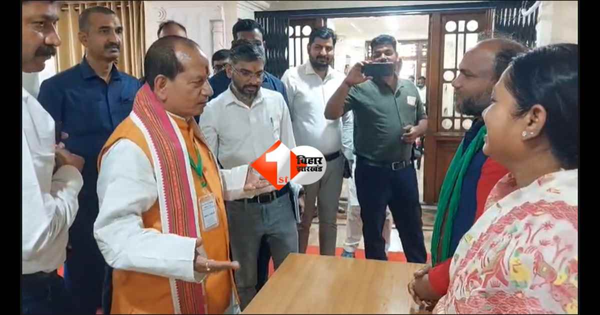 BIHAR NEWS : NDA के 202 विधायकों ने कर दी वोटिंग, महागठबंधन के 4 MLA अभी भी गायब, विजय सिन्हा ने पोलिंग एजेंट से पूछा -कब तक करेंगे इंतजार...घर जाइए 