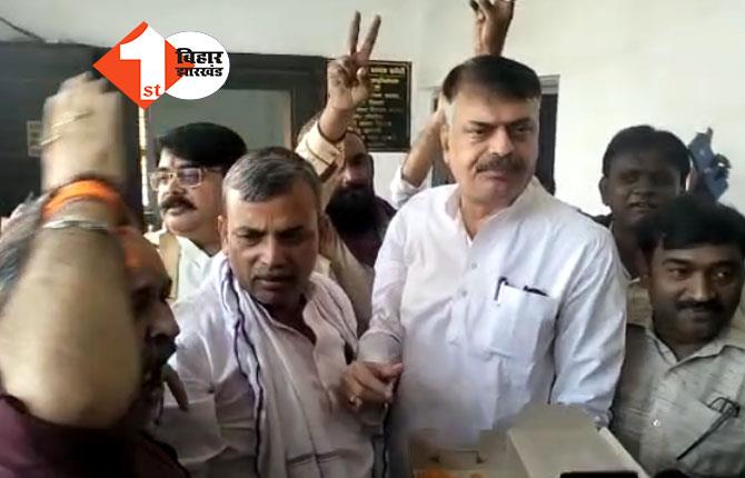 कर्नाटक में कांग्रेस की बंपर जीत पर झारखंड में जश्न का माहौल, राजेश ठाकुर बोले..जय बजरंगबली..तोड़ दी भ्रष्टाचार की नली