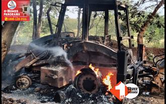 झारखंड: सड़क निर्माण में लगे जेसीबी को नक्सलियों ने लगाई आग, लेवी के पैसे नहीं मिलने पर वारदात को दिया अंजाम