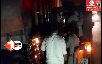 बिहार: तेज रफ्तार स्कूटी खड़े ट्रक से टकराई, हादसे में दो लड़कों की दर्दनाक मौत