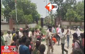 बिहार में सरकारी स्कूल के टीचर्स की काली करतूत : क्लासरूम में छात्राओं के साथ करते थे छेड़खानी : ग्रामीणों ने शिक्षकों को जमकर धुना ; थाना पहुंचा मामला