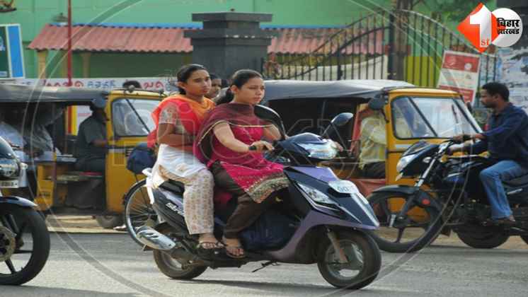 हेलमेट, Helmet, लड़कियां, Girls, सड़क सुरक्षा, Road Safety, फैशन, Fashion, मेकअप, Makeup, हेयरस्टाइल, Hairstyle, ट्रैफिक नियम, Traffic Rules, नैनीताल पुलिस, Nainital Police, दुर्घटना, Accident, सेफ्टी