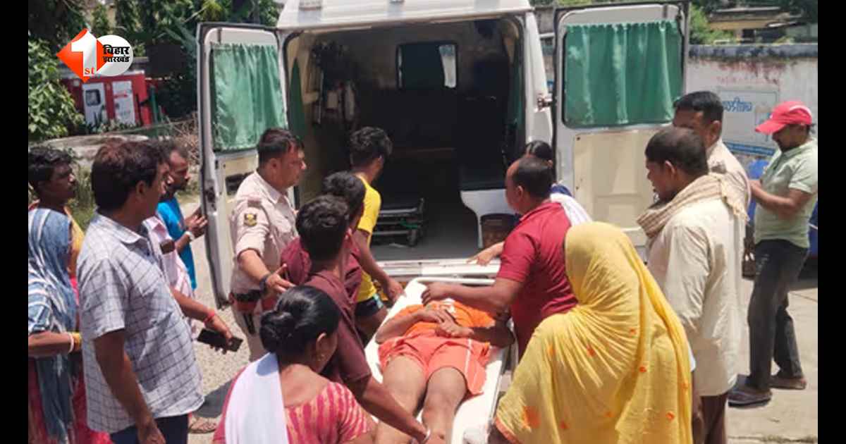 लखीसराय में दर्दनाक सड़क हादसा: अनियंत्रित बाइक गड्ढे में गिरी, एक युवक की मौत; दो साथी गंभीर घायल