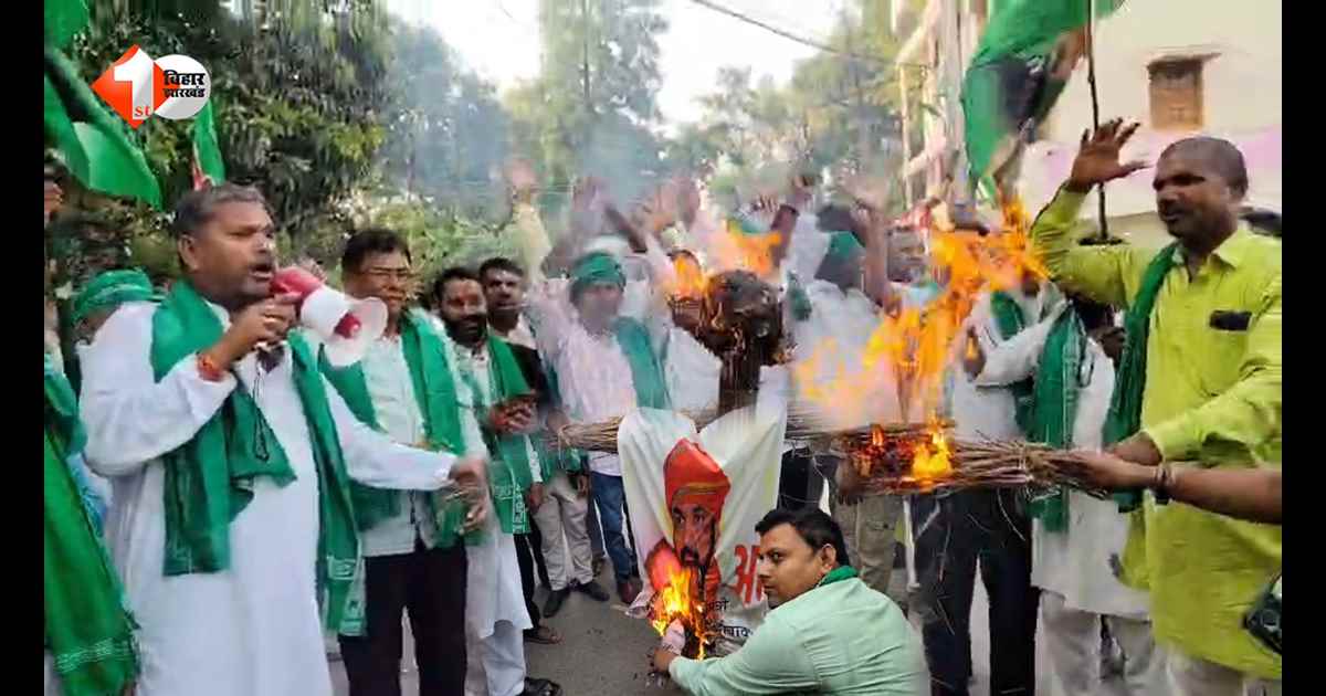 हरे गमछे पर टिप्पणी से भड़का राजद, बेगूसराय की सड़कों पर उतरे सैकड़ों कार्यकर्ता; CM सम्राट चौधरी का फूंका पुतला
