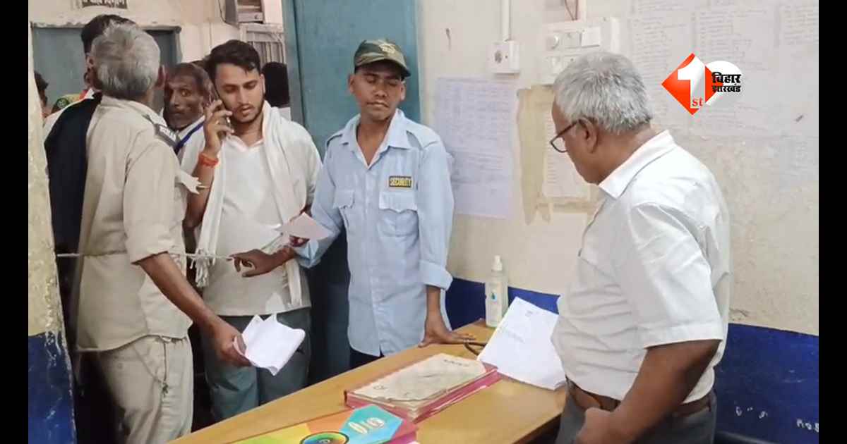 Bihar News : सदर अस्पताल में बवाल! इलाज कराने पहुंचे युवक ने डॉक्टर को पीटा, आरोपी हिरासत में