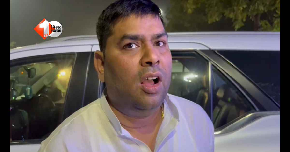 Bihar news  :  “गधे पर भी चढ़ सकते हैं ... ", वैशाली में पूर्व विधायक मुकेश रौशन का विवादित बयान, बोले - “लाल से सांड तो हरे से भाजपाई भड़कते