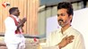 Vijay Thalapathy News: विजय के घर के बाहर फूट-फूटकर रोया फैन, फूल चढ़ाकर की प्रार्थना; बोला... वही बनेंगे मुख्यमंत्री