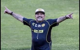 दिग्गज फुटबॉलर माराडोना का दिल का दौरा पड़ने से निधन