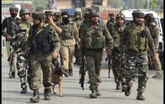 श्रीनगर में सुरक्षाबलों के काफिले पर आतंकी हमला, 2 जवान शहीद 