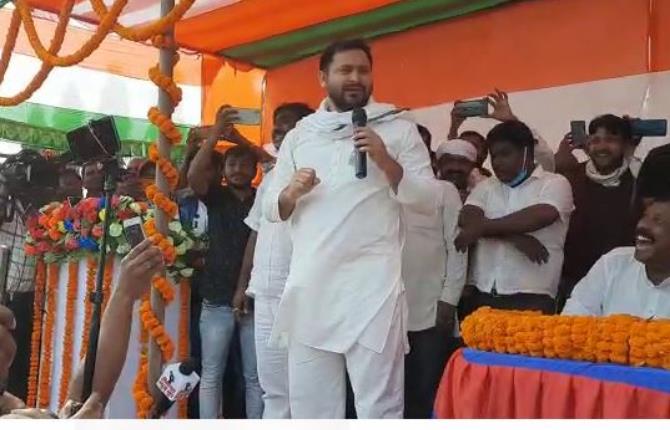 किशनगंज में तेजस्वी ने AIMIM पर बोला हमला, कहा- शाहीनबाग जैसे बड़े आंदोलन से गायब थे ओवैसी