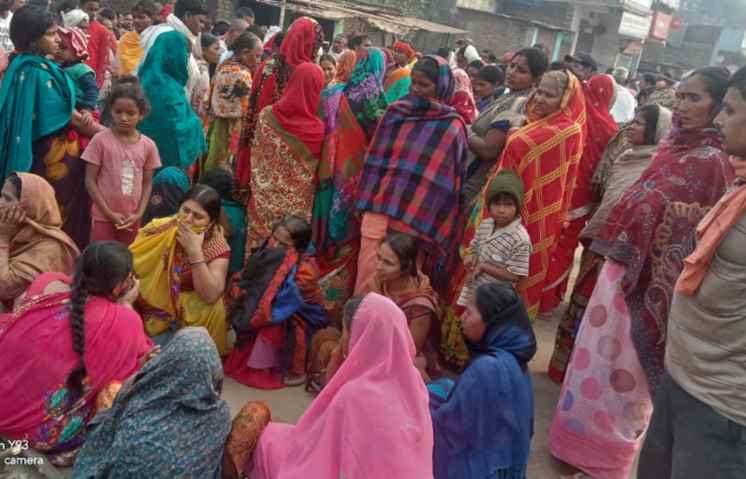 मामूली विवाद में दो पक्षों के बीच पथराव, एक युवक की हुई मौत