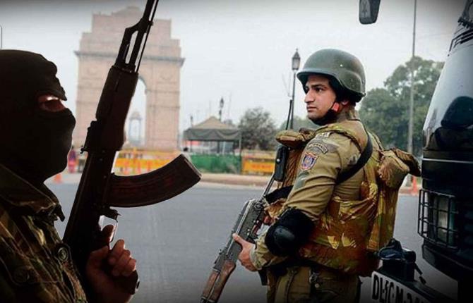 दिल्ली दहलाने की साजिश नाकाम, जैश-ए-मोहम्मद के दो आतंकी हथियार के साथ गिरफ्तार
