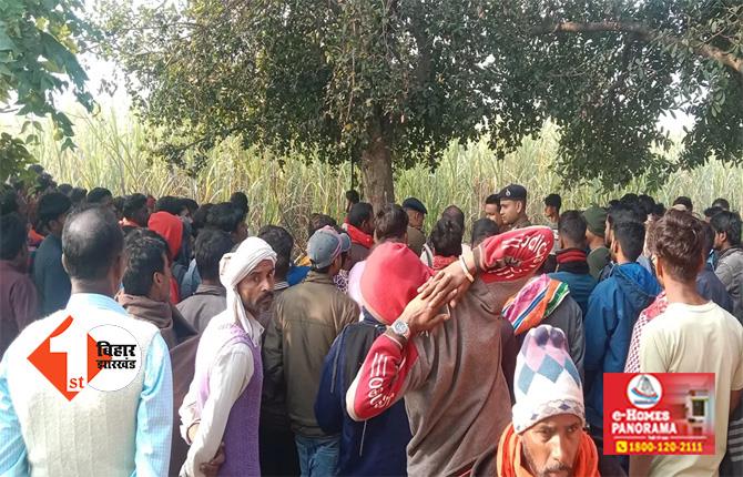 बिहार : मंदिर के पास पेड़ से लटका मिला युवक का लाश, पल्सर बाइक खोलेगी राज; ग्रामीणों की भारी भीड़