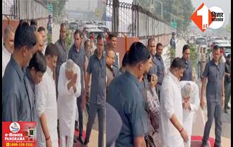 बिहार के सीएम को क्या हो गया? बीच सड़क पर मीडिया के सामने नतमस्तक हो गए नीतीश, दोनों हाथ जोड़कर सिर हिलाने लगे