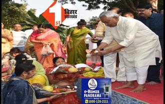 लोक आस्था का महापर्व छठ: मुख्यमंत्री नीतीश कुमार ने अस्ताचलगामी भगवान सूर्य को दिया अर्घ्य, बिहार की तरक्की की कामना
