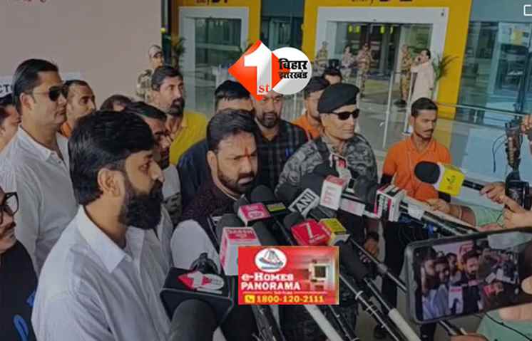 Election 2025 Bihar : BJP के स्टार प्रचारक पवन सिंह मैदान में उतरे, पत्नी के लिए प्रचार करने के सवाल पर साधी चुप्पी; खेसारीलाल को लेकर दिया यह जवाब