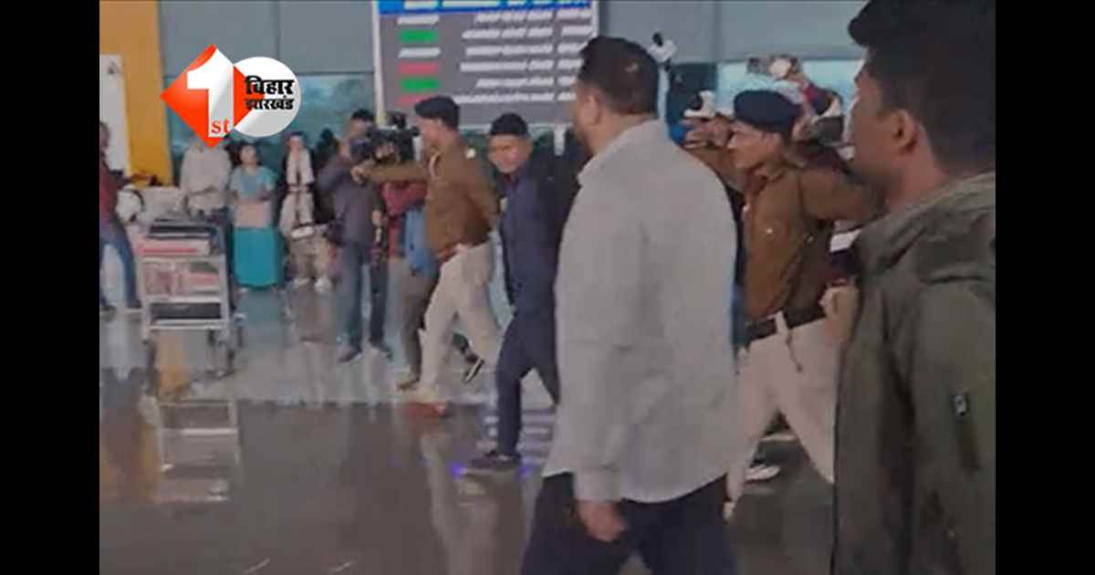 Tejashwi Yadav Delhi : तेजस्वी यादव ने चुनाव हार के 13 दिन बाद पटना से दिल्ली के लिए भरी उड़ान, मीडिया के सवालों पर साधी चुप्पी 