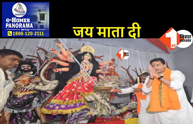 BJP के राष्ट्रीय मंत्री ऋतुराज सिन्हा ने पटना के विभिन्न पूजा पंडालों का किया भ्रमण, बिहार की खुशहाली की कामना मां दुर्गा से की