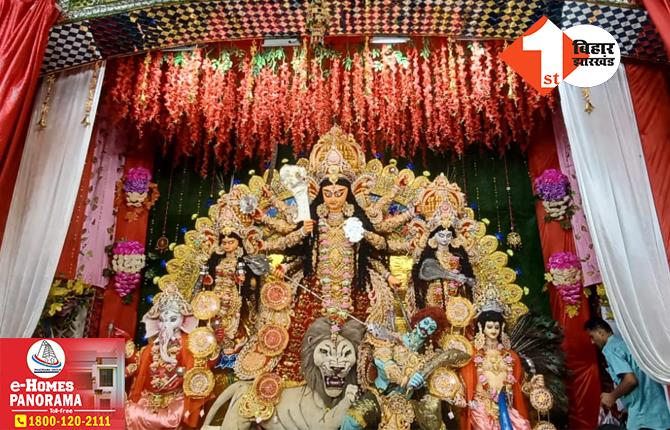 नवरात्रि की धूम: बांग्ला पूजा पंडालों में खुले माता के पट, दर्शन के लिए उमड़ी श्रद्धालुओं की भीड़