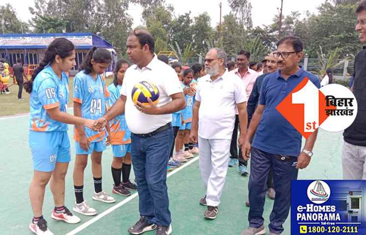 पनोरमा स्पोर्ट्स सीजन-6: विजेता टीम को पनोरमा ग्रुप के प्रबंध निदेशक संजीव मिश्रा ने दी बधाई