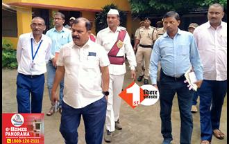 बिहार सिपाही भर्ती परीक्षा: नवादा में चार मुन्नाभाई समेत 5 अरेस्ट, ब्लूटूथ का इस्तेमाल करते पकड़े गए