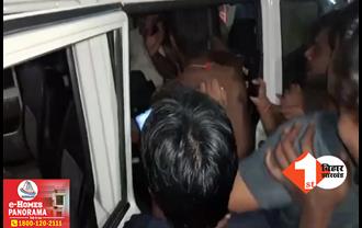 बिहार: चोरी के आरोपी की बेहरमी से पिटाई, गुस्साए लोगों ने पुलिस वैन से खींचकर पीटा; बाल-बाल बची जान