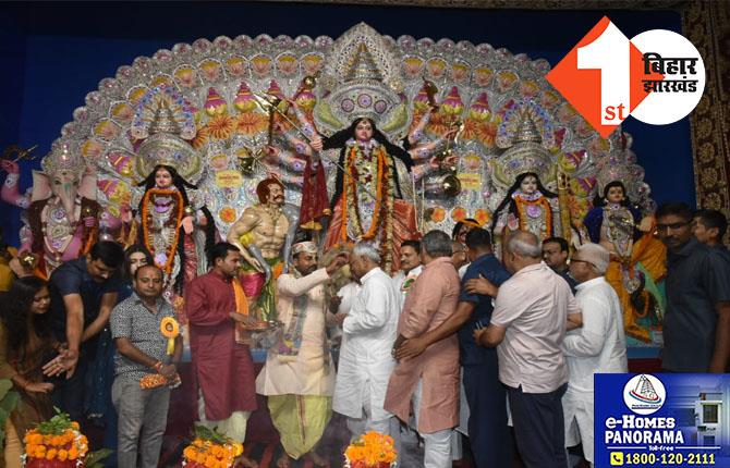 पटना में नवरात्री की धूम, महासप्तमी पर डाकबंगला चौराहा पूजा पंडाल पहुंचे नीतीश 