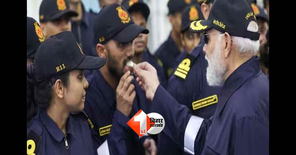 PM Narendra Modi : प्रधानमंत्री मोदी ने INS विक्रांत पर जवानों संग मनाई दिवाली, कहा – यह पर्व देश के रक्षकों को समर्पित 