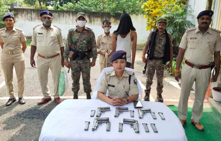 मुंगेर पुलिस को लगातार तीसरे दिन मिली बड़ी सफलता, भारी मात्रा में हथियार के साथ तस्कर अरेस्ट