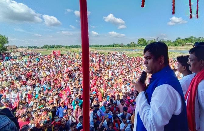 ‘खुद लड़नी होगी अपने हक की लड़ाई.. कोई दूसरा नहीं लड़ेगा’ मुंगेर में संकल्प यात्रा के दौरान गरजे सहनी