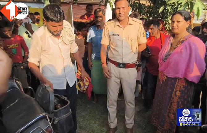 गो मांस की होम डिलीवरी करते शख्स को ग्रामीणों ने दबोचा, बाइक की डिक्की में रखे पॉलिथिन को देख हैरान रह गये लोग