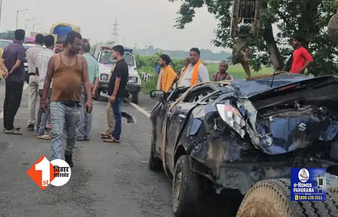 पटना के नौबतपुर में बीच सड़क पर पलटी कार, शराब लूटने की मची होड़, लोगों को देख भागे तस्कर