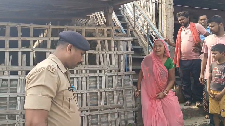 मधुबनी में दिनदहाड़े 50 हजार की छिनतई, बैंक से लौट रही महिला से झांसा देकर लूटा पैसा