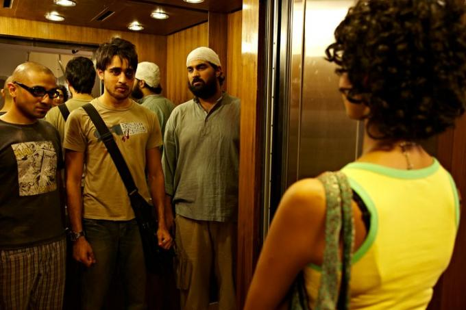 हंसी के साथ चुभेगा तंज… IMDb की ये डार्क कॉमेडी फिल्में दिमाग हिला देंगी, अभी तक नहीं देखीं तो आज ही लगाएं प्लेलिस्ट!