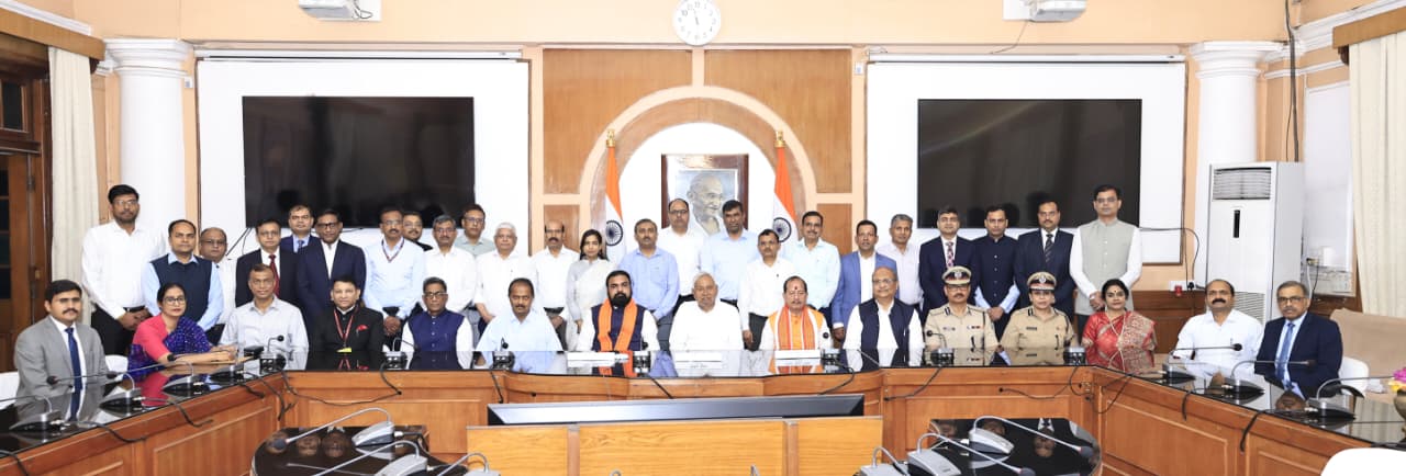 नीतीश कुमार की आखिरी कैबिनेट बैठक की आई भावुक तस्वीर, जानिए.. मीटिंग में कैसा था माहौल?